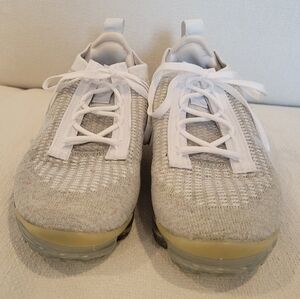 Woman's Nike Air Vapormax 2021 Flyknit